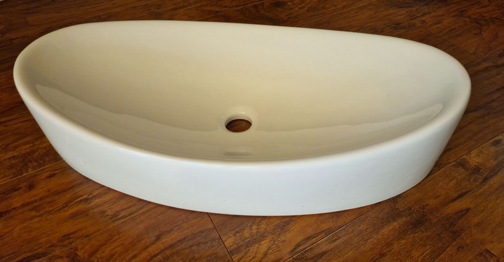 Umywalka łazienkowa nablatowa