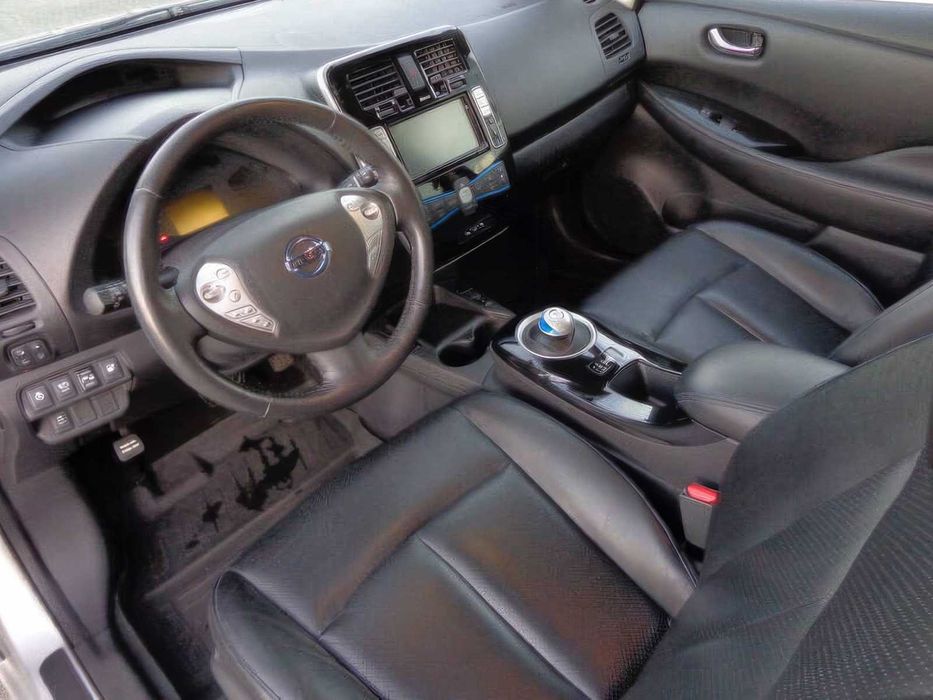 Nissan LEAF SL      2017