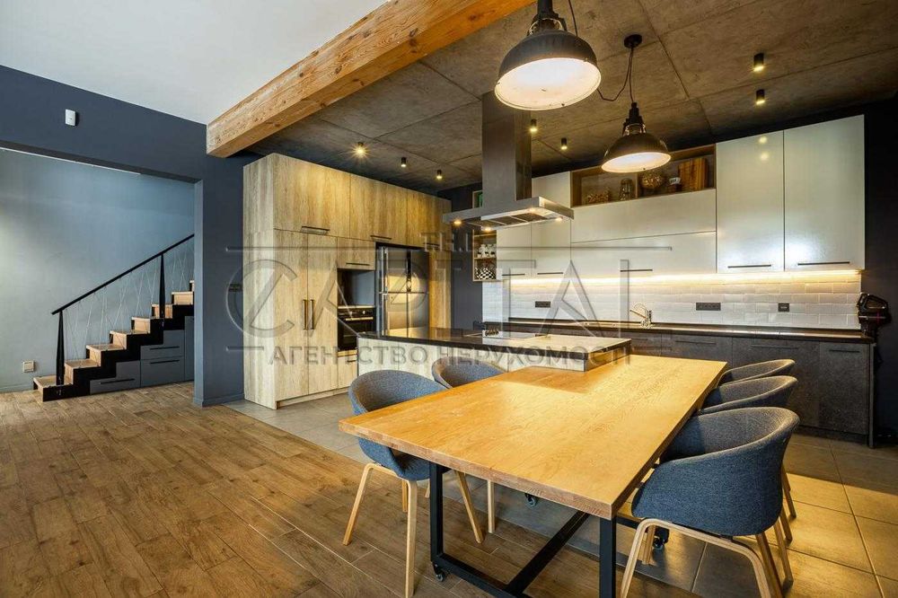 House in Kyiv, Pyrohiv - More