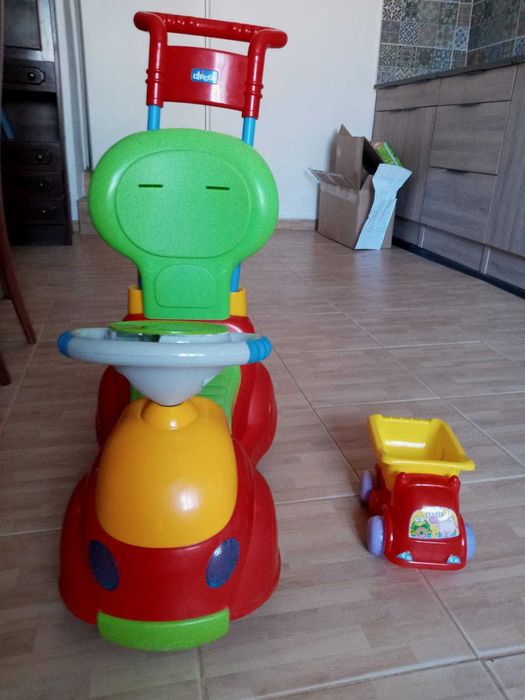 Triciclo Chicco em bom estado, ofereço brinquedo