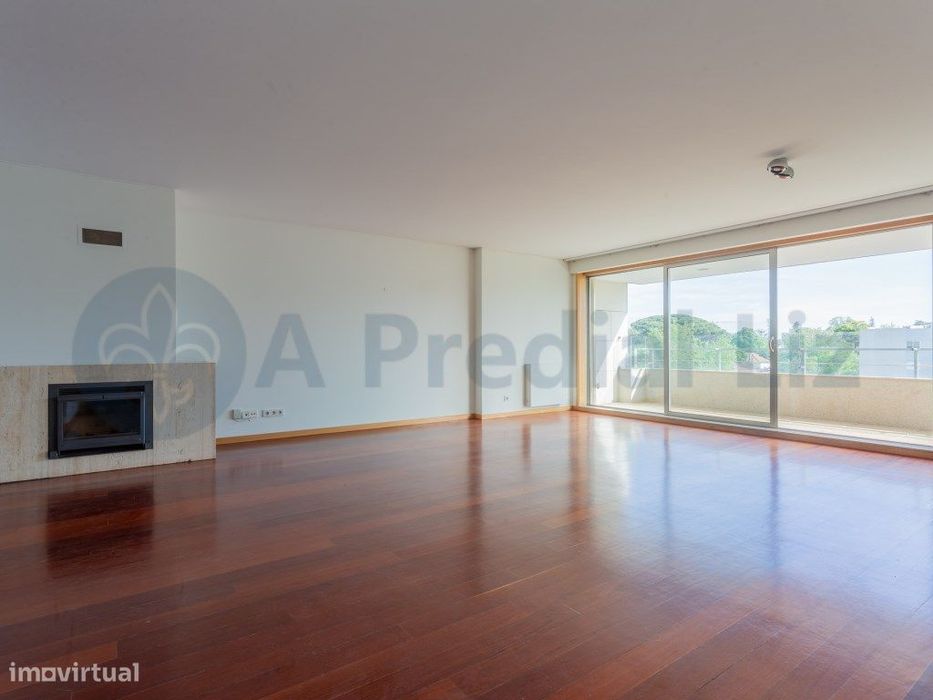 Apartamento T3+1 Duplex - À Rua da Venezuela