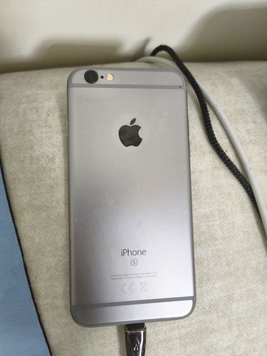 iPhone 6 S.     .