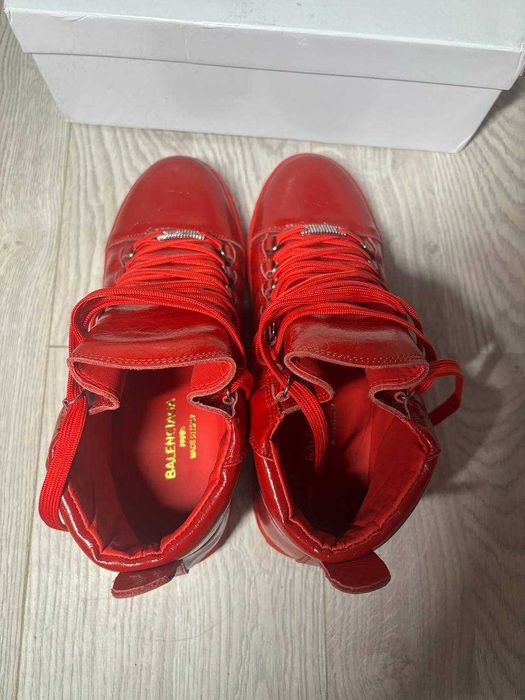 balenciaga arena red