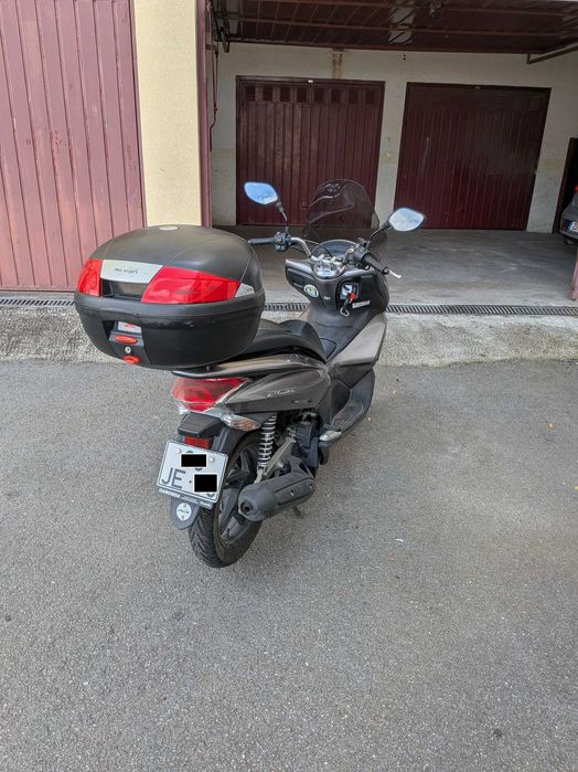 Honda PCX 125cc + Extras (Mala e Capacete Incluídos!)