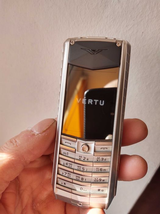 Vertu ascent X .