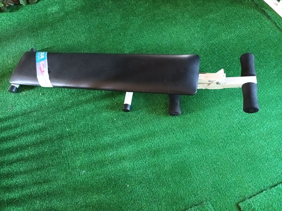 Banco/rampa para fazer abdominais