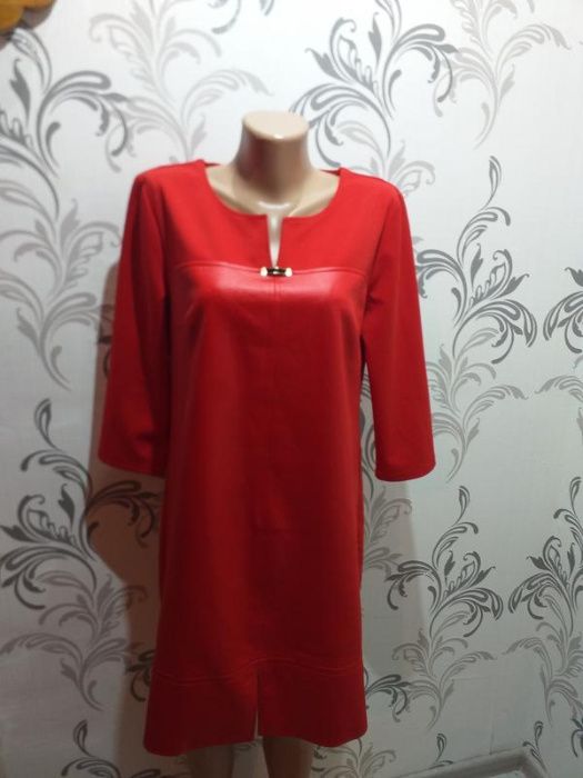 Красное модное платье 38-40 евр. размер