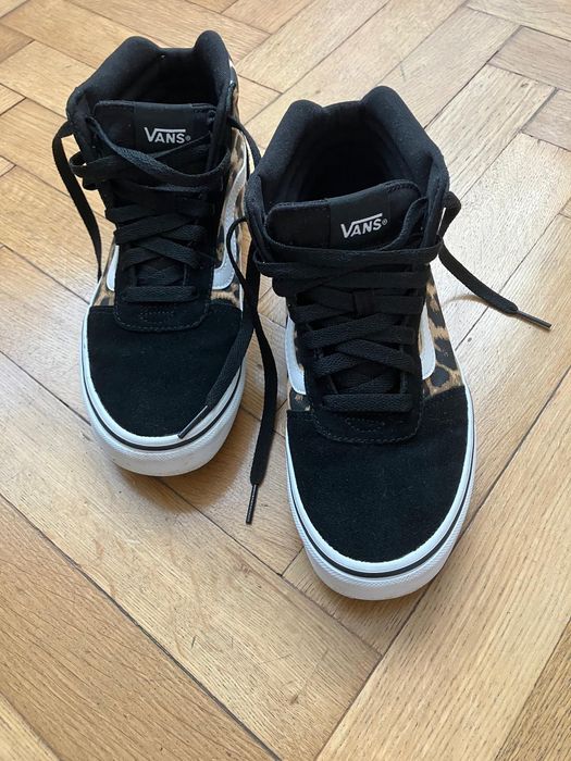 Buty Vans w panterkę. model sięgający do kostki. Rozmiar 36,5