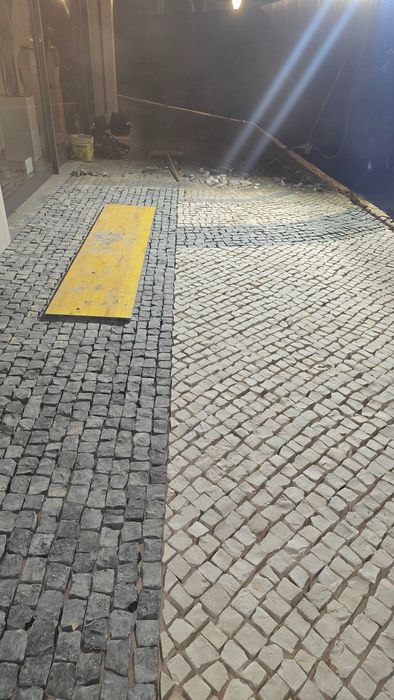 Pavê calçada lancil lajeta grelha de relvamento