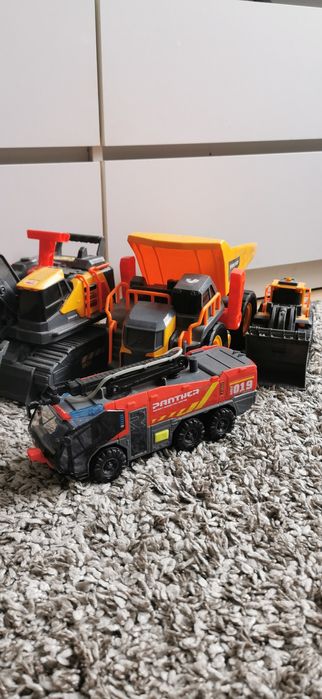 Dickie Toys Koparka, ciężarówka, ładowarka i samochód gaśniczy
