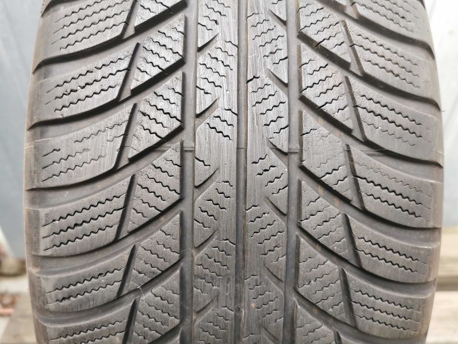 261) Opona - 225/40/18 - Bridgestone - 5.5mm - 1sx2022 - Zimowa