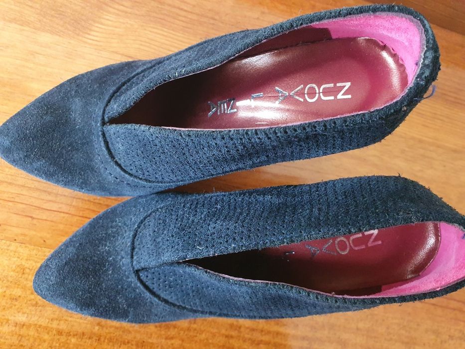 Sapatos de camursa azul escuro