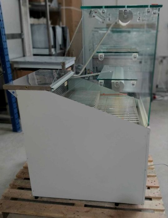 Vitrine refrigerada com 2 prateleiras em vidro - SEMI-NOVA