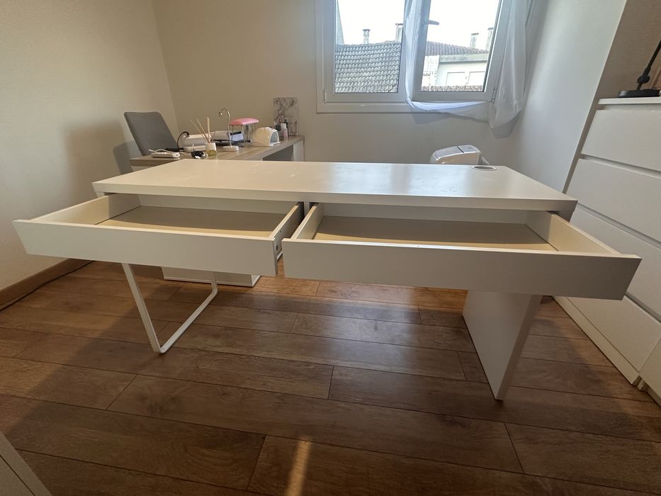 Secretária Ikea em excelente estado