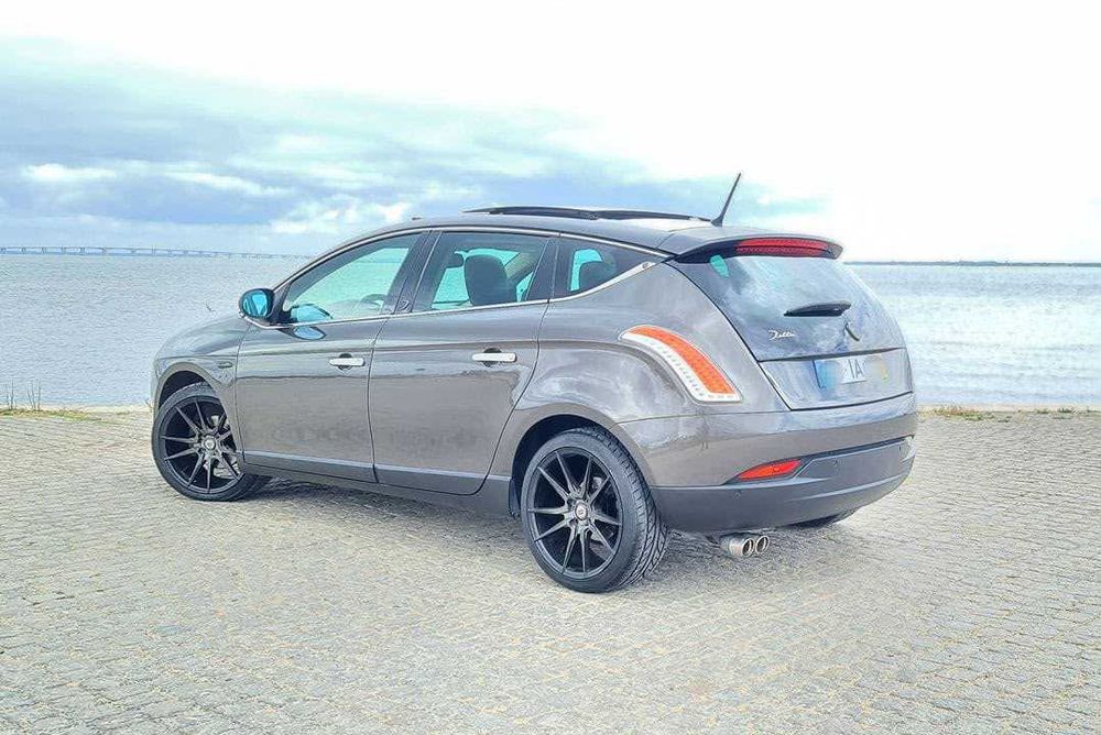 Carro Lancia Delta, Diesel 120 cv, teto panorâmico.