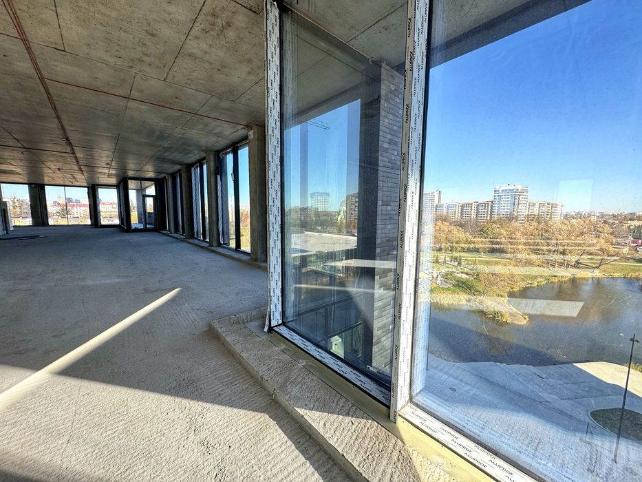 Офіси від 650 (м2) Біля Озера Преміум Рівня