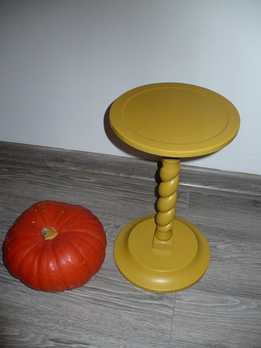 miodowy stojak , postument na kwiaty