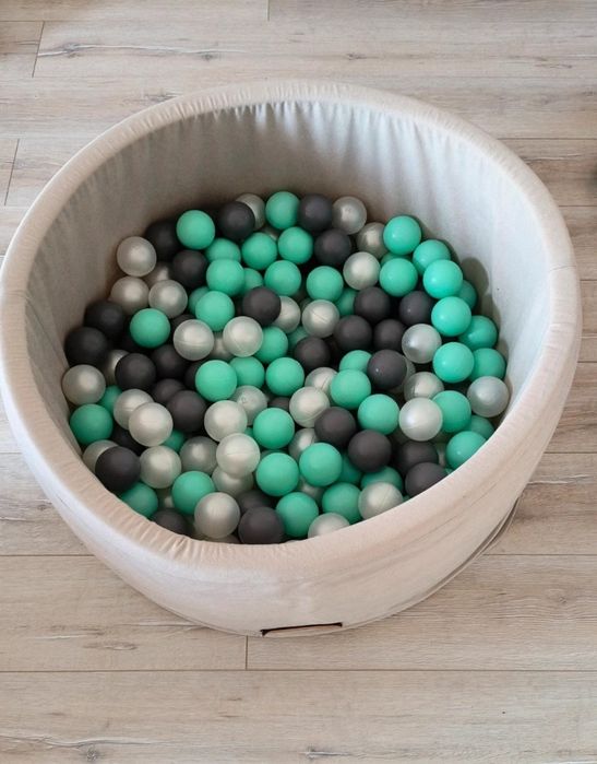 Basen z piłkami kulkami