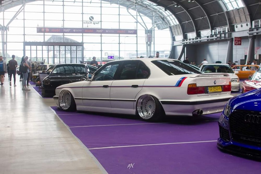 Auto do ślubu wynajem BMW E34 530i V8 Manual