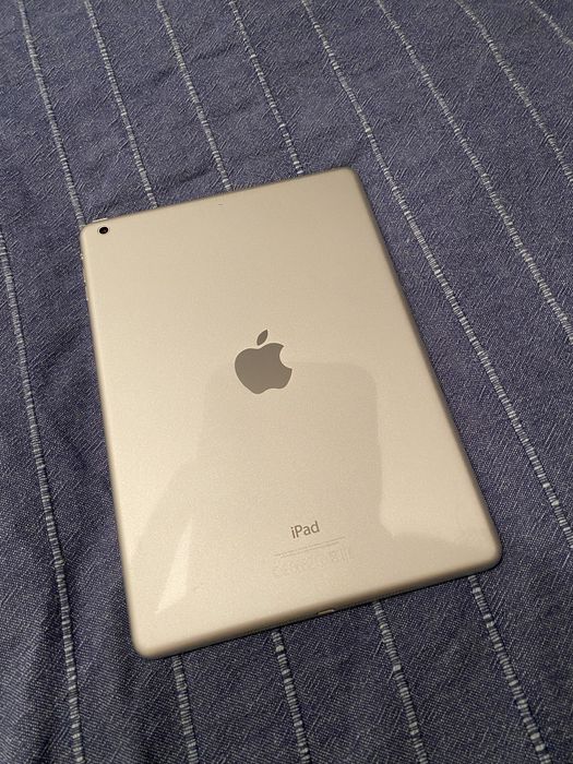 Tablet Apple iPad Air A1474 32GB w dobrym stanie