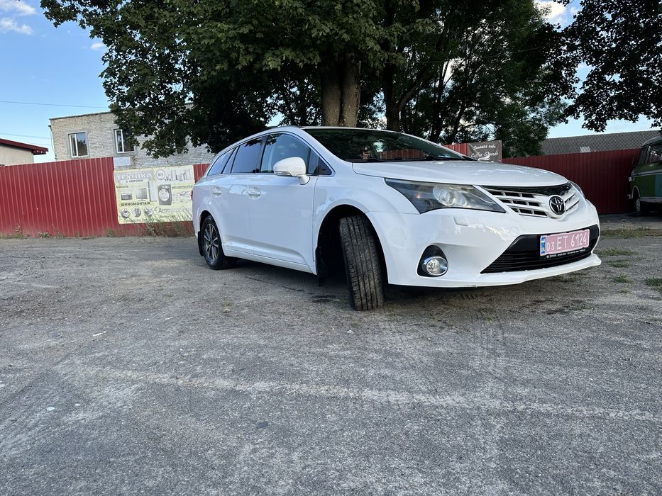 Тайота  авенсіс