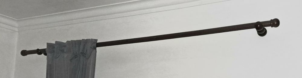 2 varões de cortinados em madeira