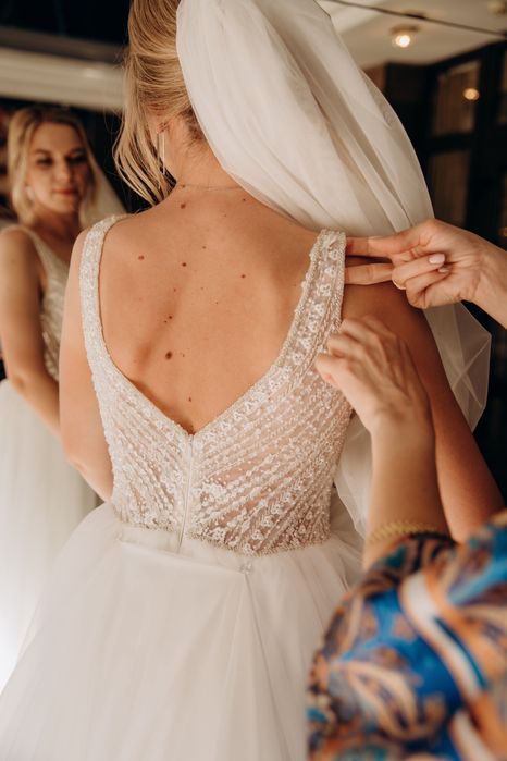 Весільне плаття зі шлейфом