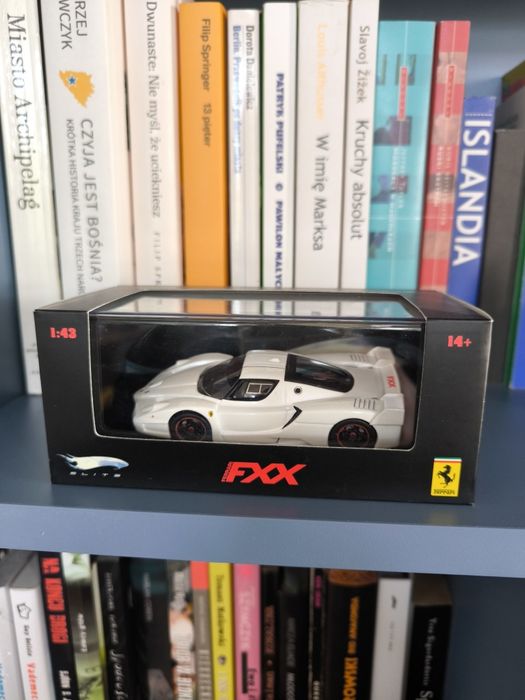 Hot Wheels Ferrari FXX Elite 1:43