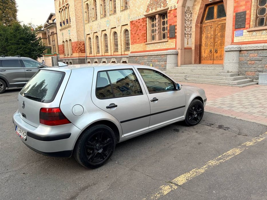 Продам Volkswagen Golf 1.6.