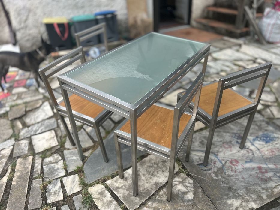 Mesa e 4 cadeiras aço inox