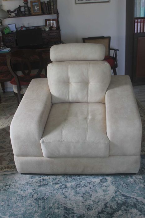 Belo Conjunto de sofás- 1 de 3 lugares e dois de 1 lugar