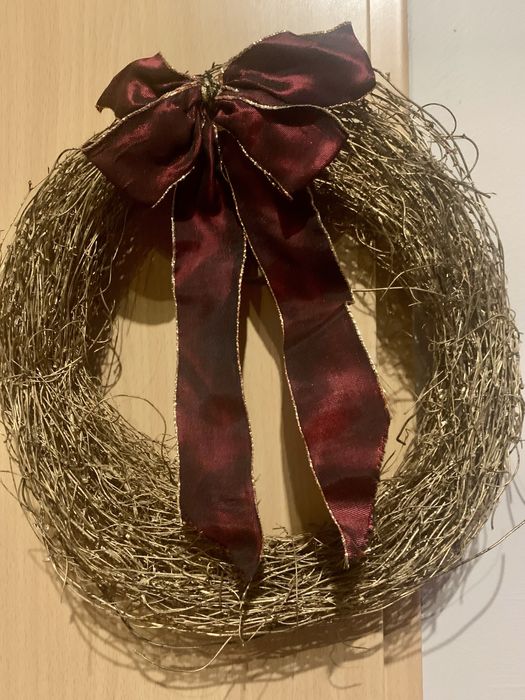 Świąteczny wieniec lwianek na drzwi