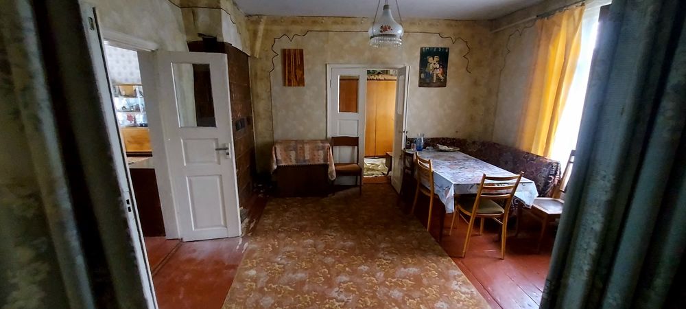 Продається великий будинок 140 м² (2 окремі входи) на земельній ділянці 12 соток біля соснового лісу в селищі Понінка
