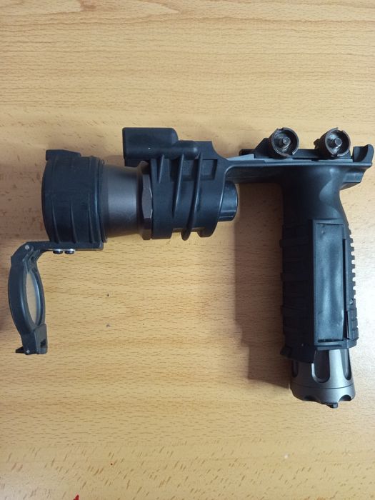 Lanterna tática  airsoft com grip