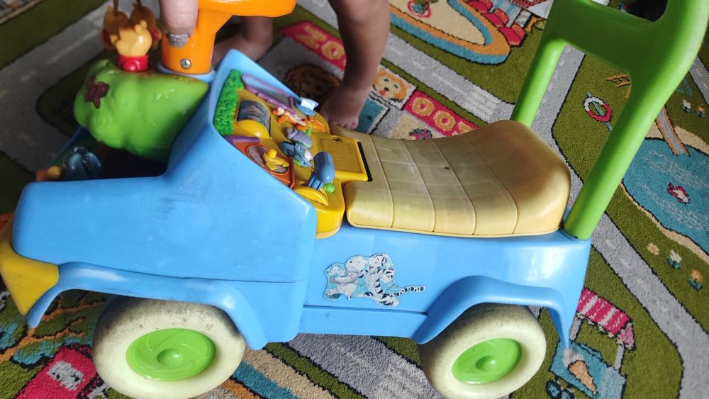 Машинка толокар машина