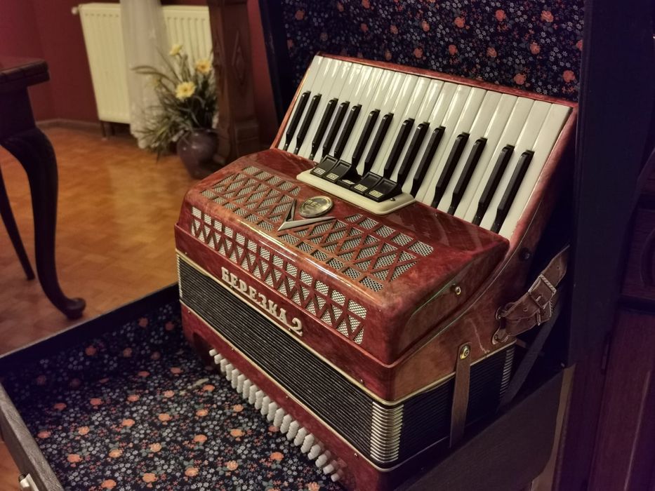 Akordeon klawiszowy Teza 80 basów z futerałem