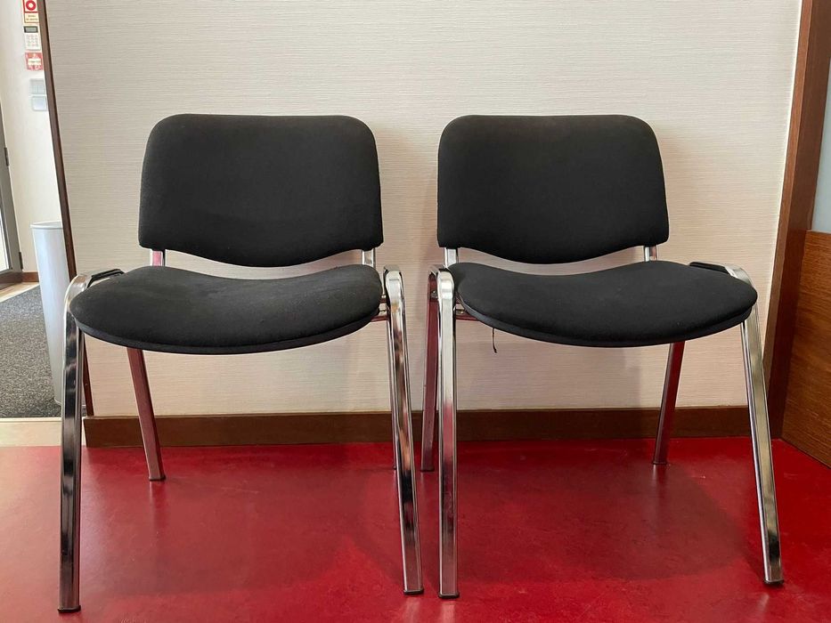 Conjunto de Cadeiras Estofadas em Bom Estado