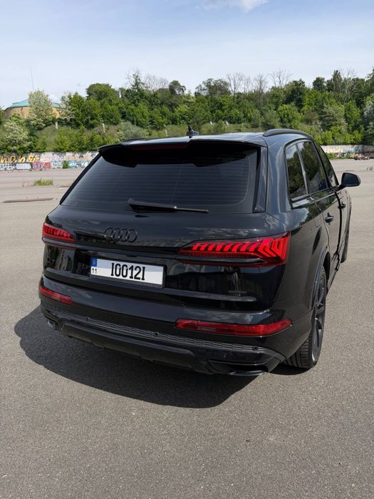 Продам Audi Q7 2022 року