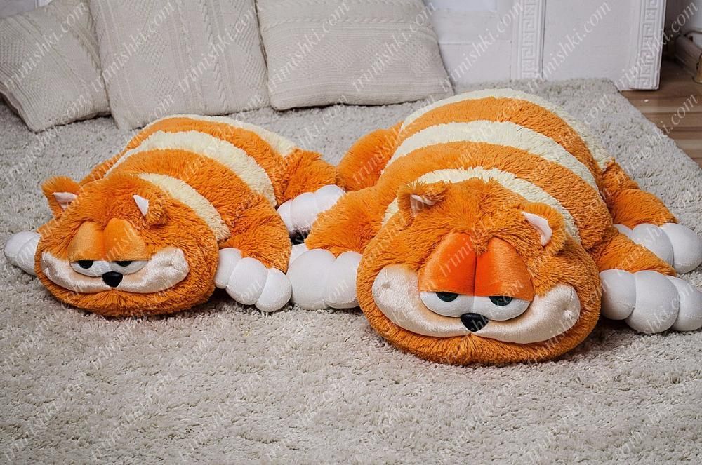 Великий м'який і дуже чарівний кіт Гарфілд.