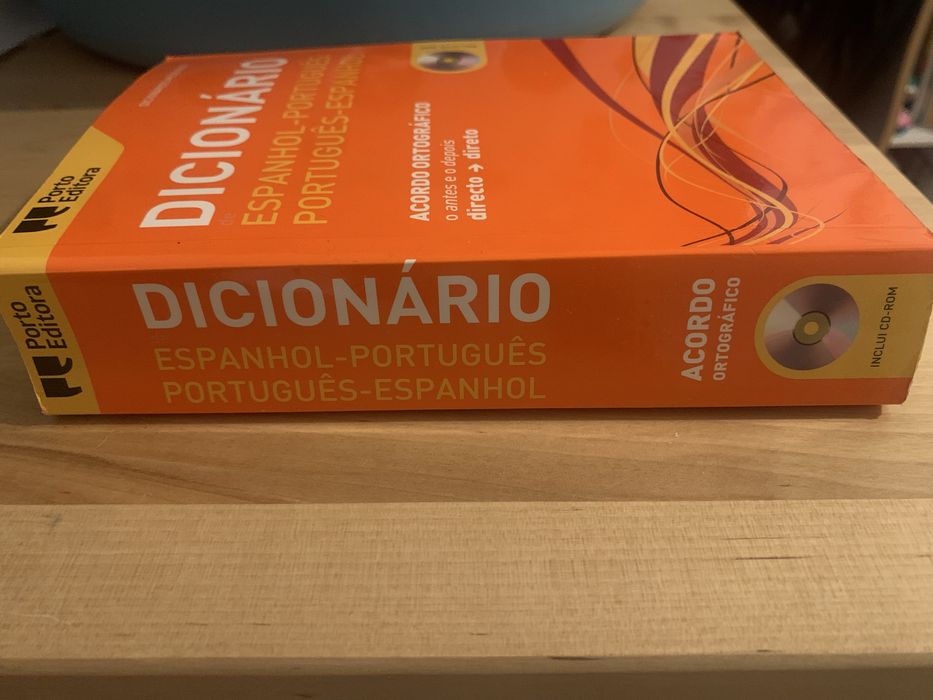 Dicionário Espanhol/Português inclui CD