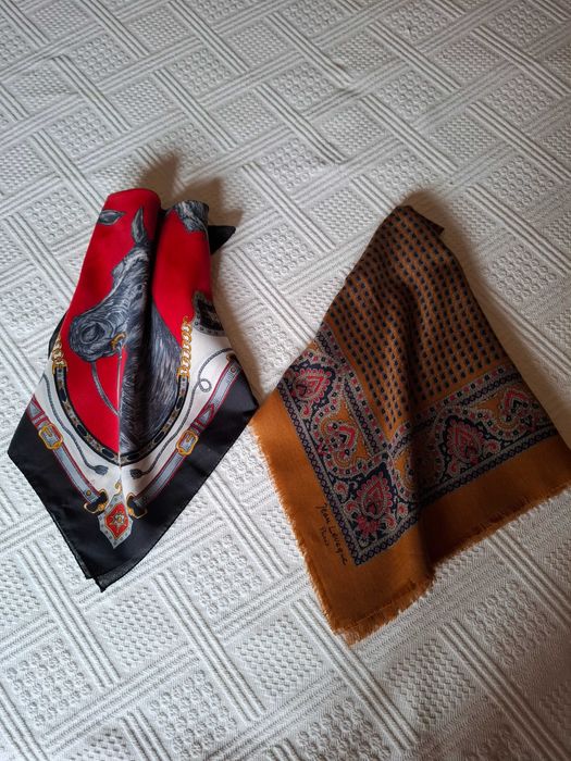 Lenços de Pescoço Quadrados ( Dois )