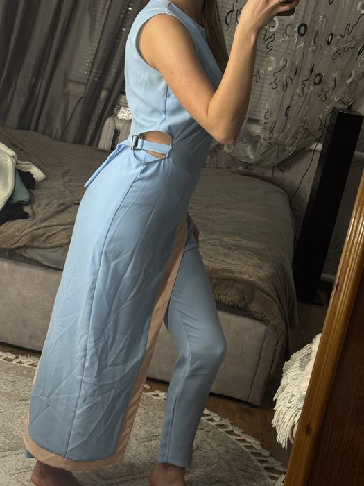 брючний костюм з накидкою