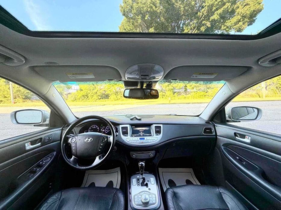 Hyundai Genesis      2012