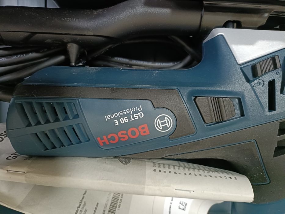 Електролобзик Bosch GST 90 E.
