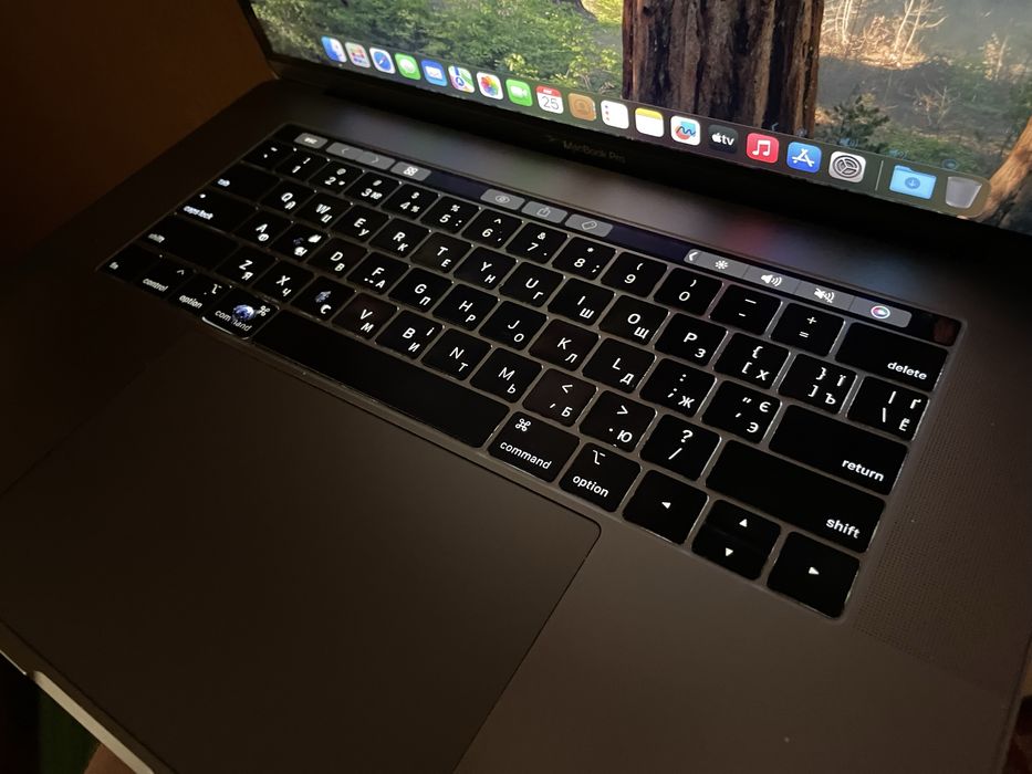 MacBook Pro 15 2018 / i7 / 16GB / Radeon 555X / №33