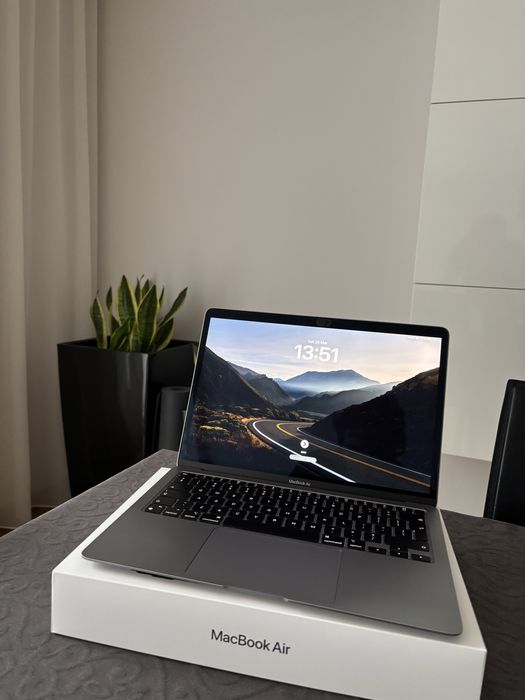 Apple MacBook Air M1  Zadbany, z pudełkiem. Do lekkiej negocjacji