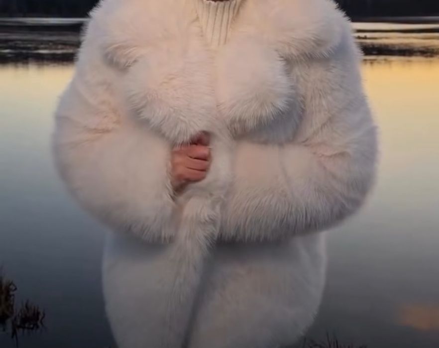 Продам еко шубу з білого штучного хутра розмір Л