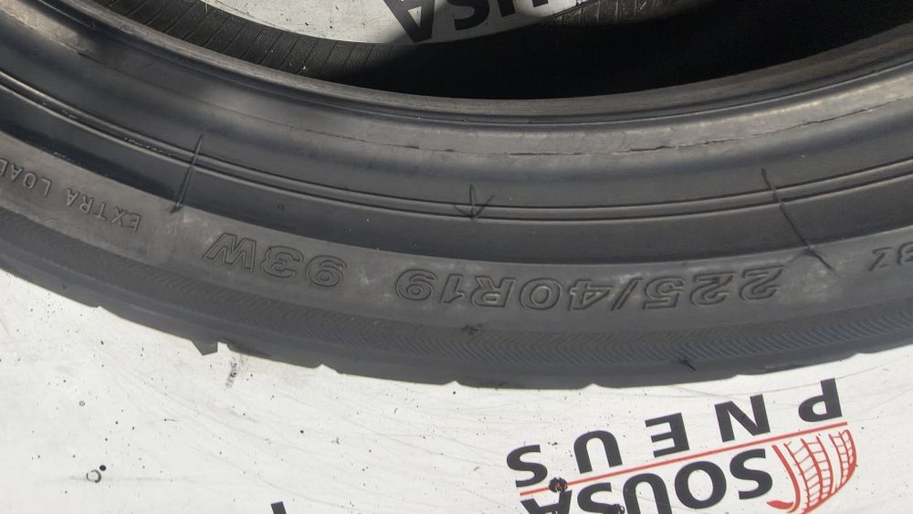 2 pneus semi novos 225-40R19 Bridgestone - Oferta dos Portes