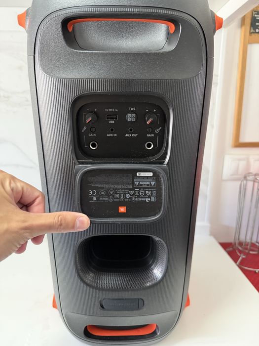Coluna PartyBox JBL 110