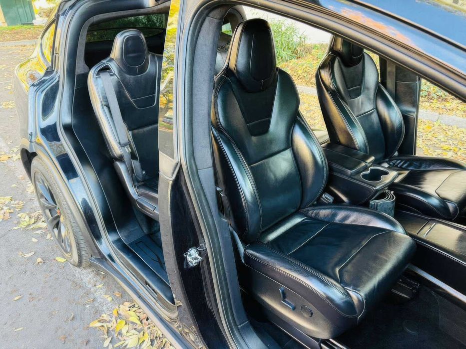 Tesla Model X 75D      2017